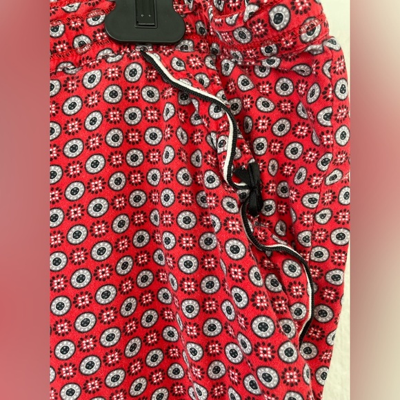 Victoria's Secret, 100% cotton Red Pajama Pants W/ Ribbon Bows Hankie Pattern; L - Picture 2 of 5